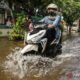 Hal-hal yang perlu dilakukan pengendara motor ketika terjebak banjir